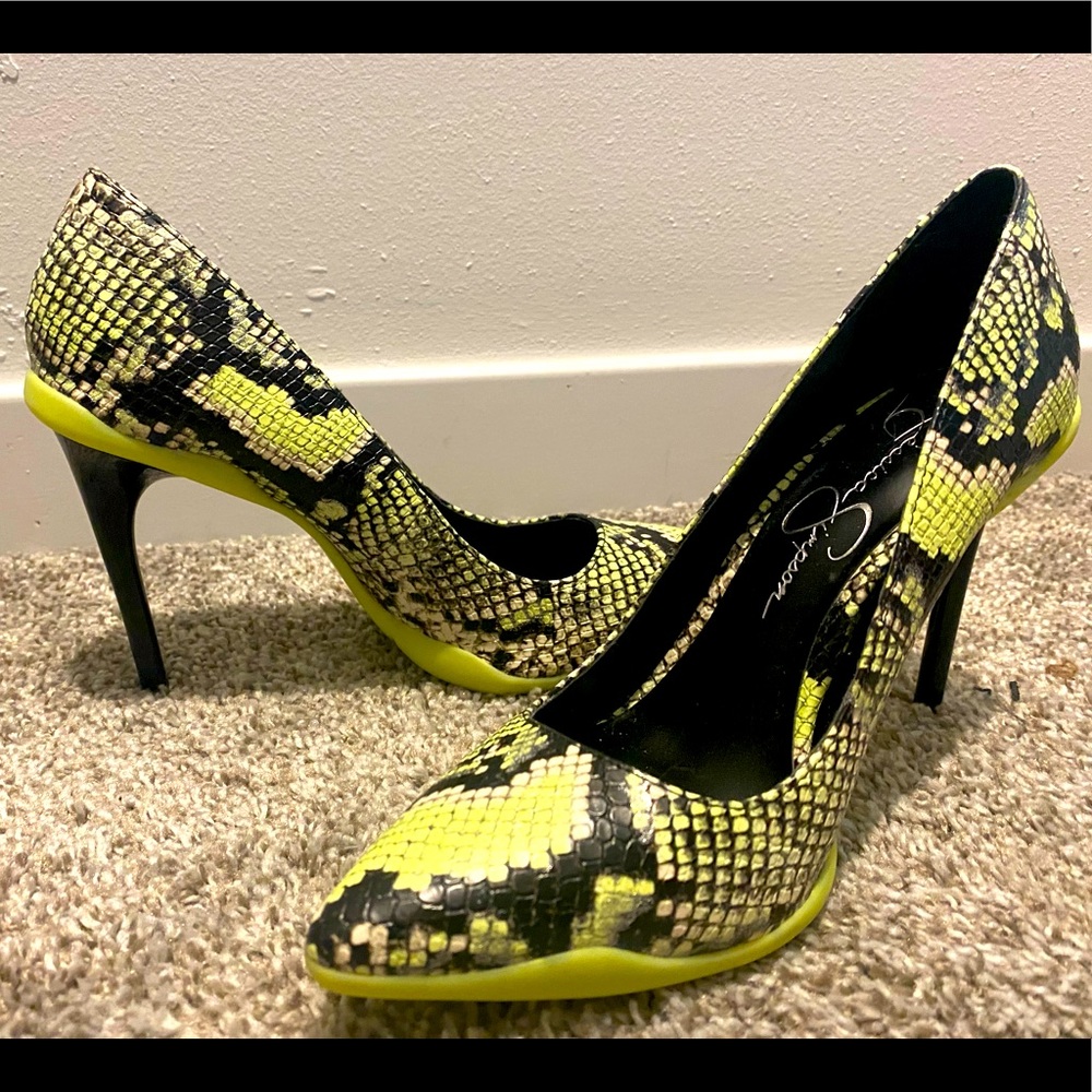 Jessica Simpson size 7 neon green and black snake pumps - brand new